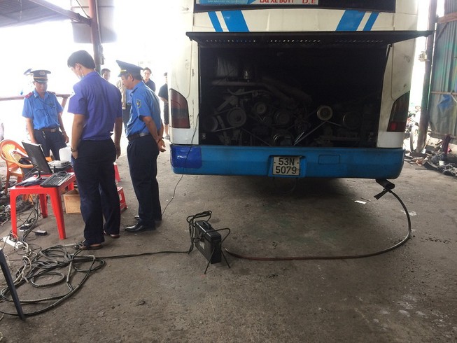 Phạt nhiều tài xế xe buýt để khí thải vượt quy định