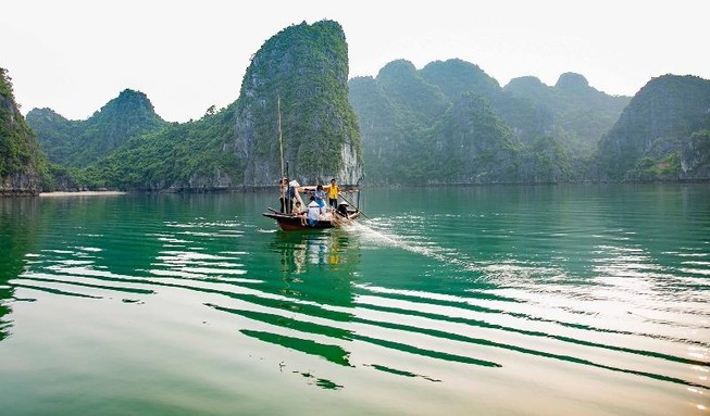 Thí điểm tàu ghép khách tham quan vịnh Hạ Long