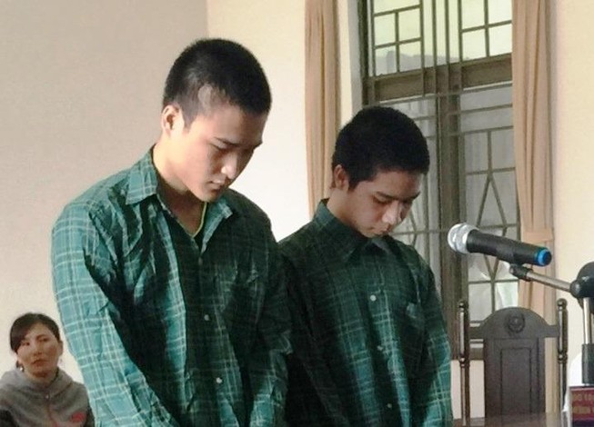 Cướp tài sản của gái bán dâm, đâm chủ nhà trọ