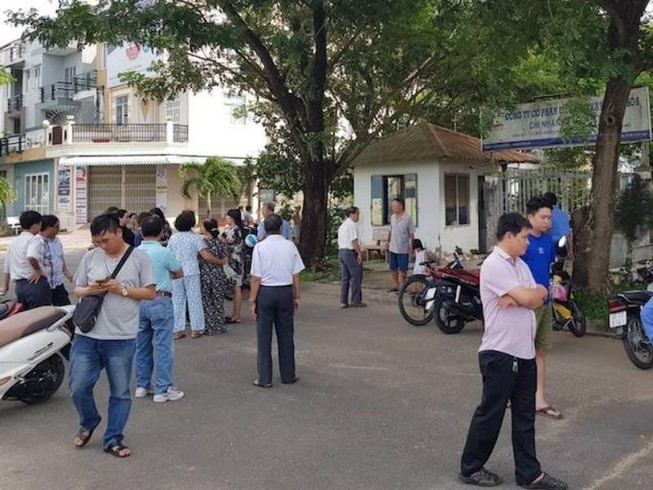 Dân bức xúc vì mua nhà 10 năm không có giấy đỏ