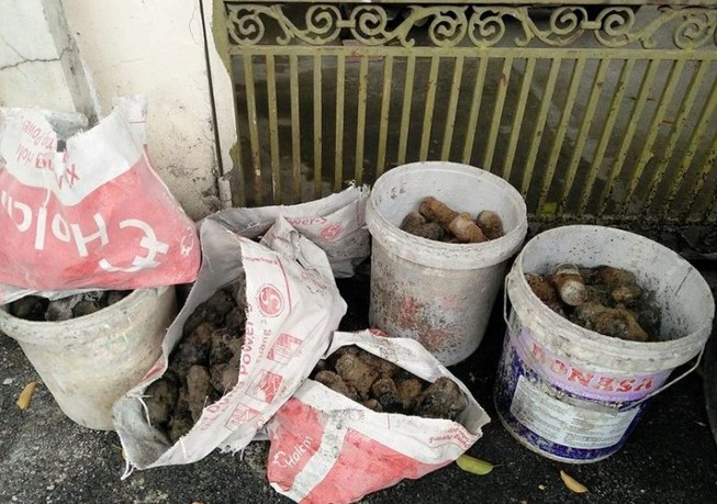 Đào móng nhà, hốt hoảng phát hiện cả 'kho' đạn M79