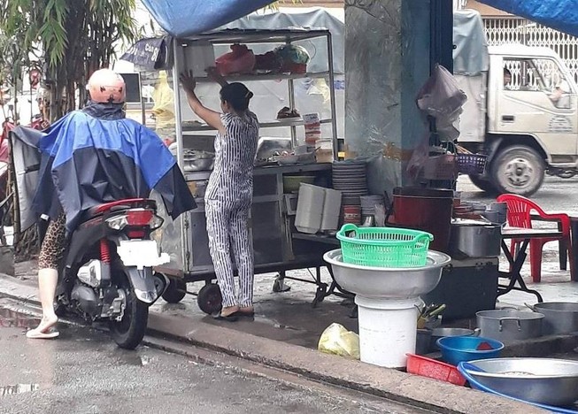 'Đỏ mắt' tìm quán 'cơm bụi' đạt chất lượng
