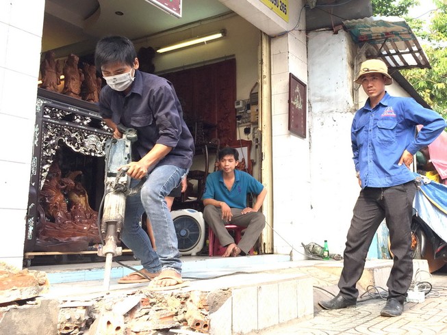 Dọn vỉa hè tuyến kinh doanh đồ gỗ đường Trường Chinh