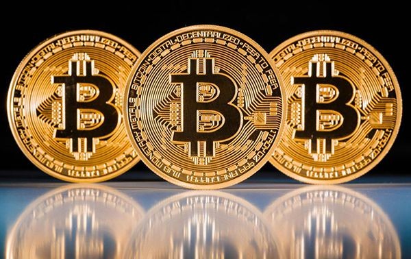 Nhập 100 'trâu cày Bitcoin' TQ nhưng bị mắc kẹt