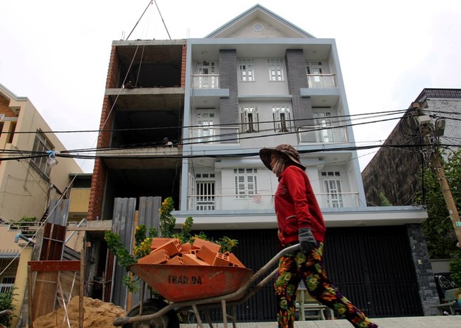 Thắc thỏm với nhà xây dựng tạm