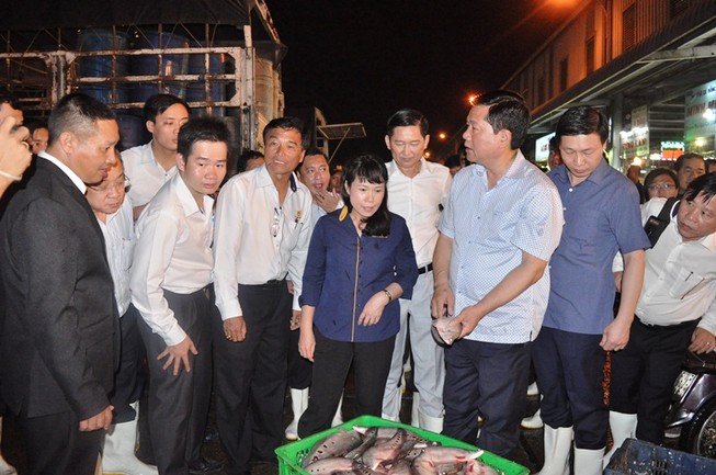 Bí thư Thăng thị sát chợ đầu mối Bình Điền