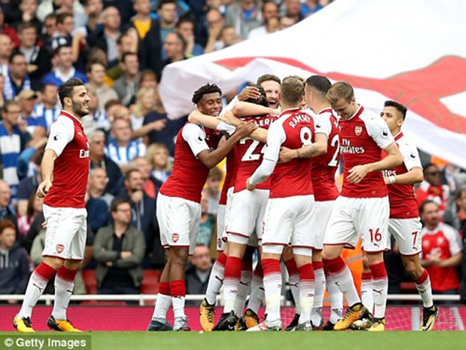 Thắng dễ Brighton, Arsenal trở lại cuộc đua vô địch