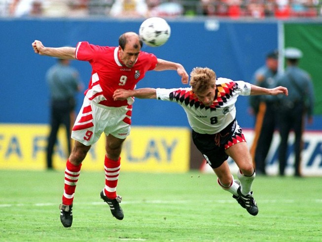 Ký ức World Cup:Cái đầu hói của Letchkov và sự trả giá của Đức