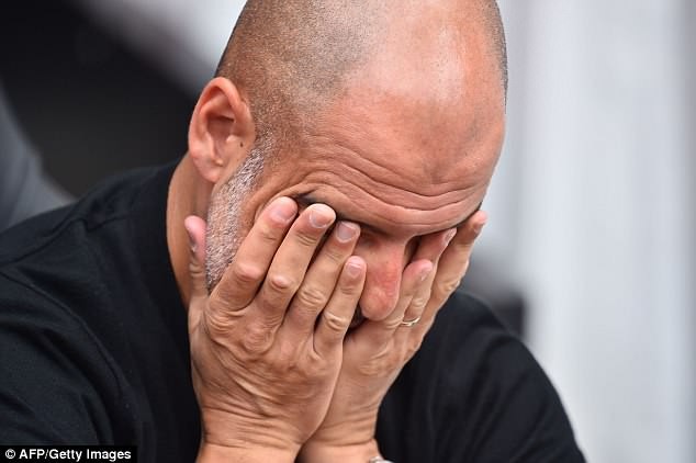 Pep Guardiola bất ngờ bị treo quyền chỉ đạo Man City