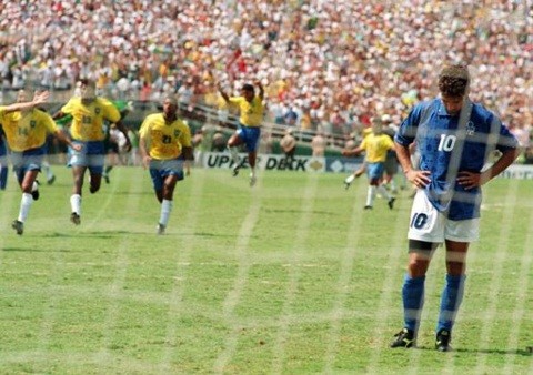 Ký ức World Cup: Bi kịch bất công của đuôi ngựa ‘thần thánh’