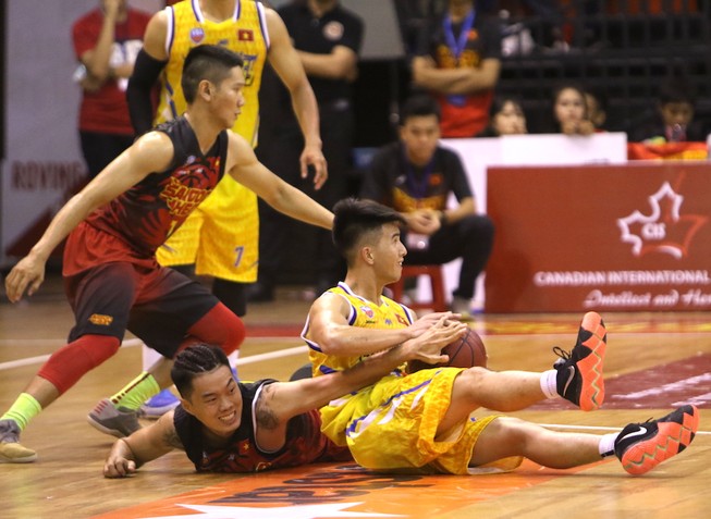 VBA 2018: Derby TP.HCM và cuộc rượt đuổi ngoạn mục