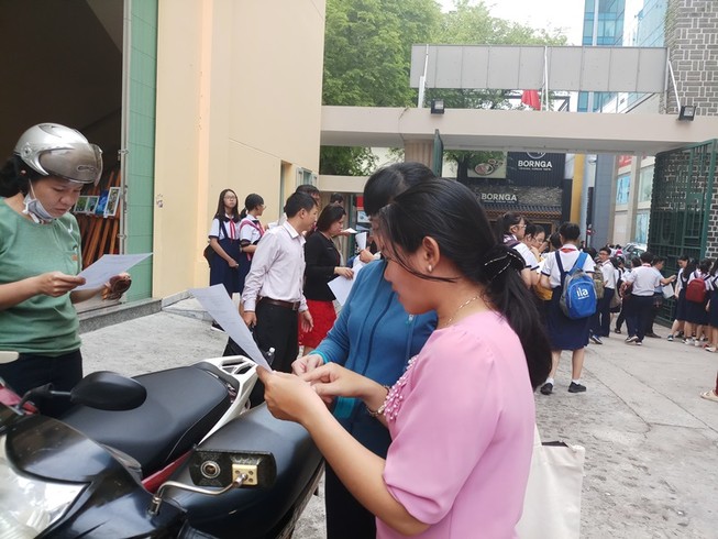 Trường chuyên Trần Đại Nghĩa phát phiếu thi khảo sát vào lớp 6