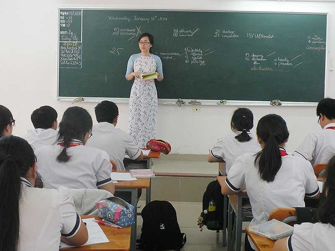 Đừng hạ thấp ngành giáo dục bằng từ 'giá'