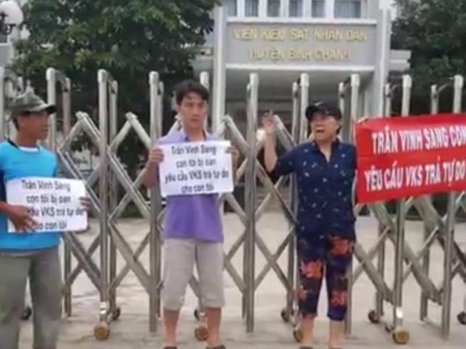Con bị tạm giam hơn 1.000 ngày, gia đình đến VKS 'đòi'
