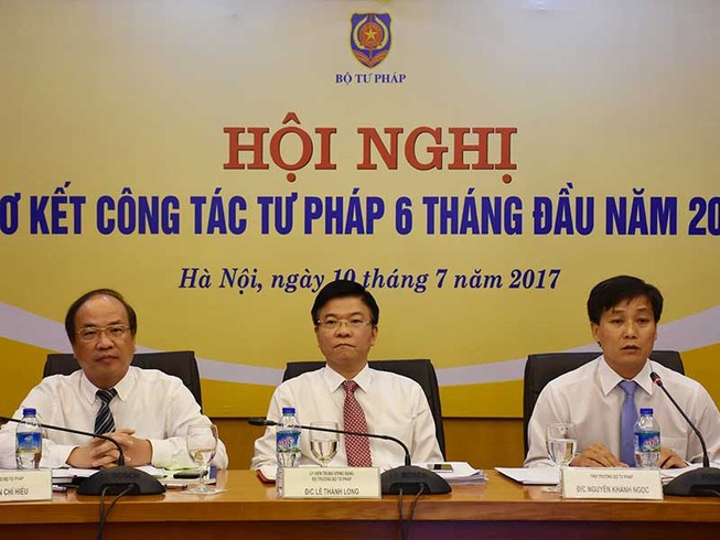 Thẩm phán bị cách chức vẫn... đạo đức tốt (!?)