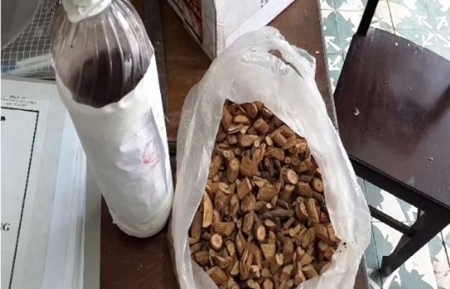 4 người uống một chai rượu, 3 tử vong