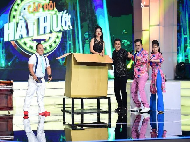 Chuyện thời sự phí-giá gây 'bão cười' ở Cặp đôi hài hước