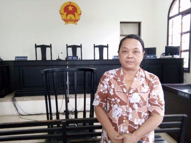 Chuyện ông bán phở và bà bán hủ tiếu...