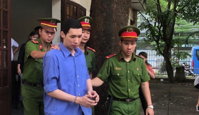 Cán bộ tham ô, ngân hàng phải có trách nhiệm với khách hàng