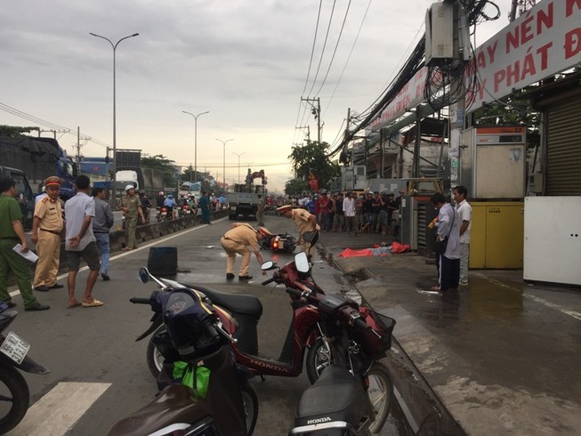 Nam thanh niên chết thảm dưới bánh xe tải ở Bình Tân
