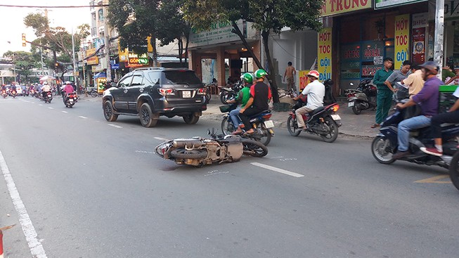 Tai nạn giao thông, người đàn ông không đội mũ bảo hiểm tử nạn