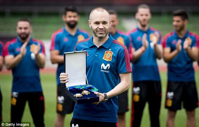 Iniesta bất ngờ bỏ ngỏ khả năng chia tay đội tuyển Tây Ban Nha