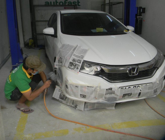 Rộn ràng đi tân trang xe hơi dịp Tết