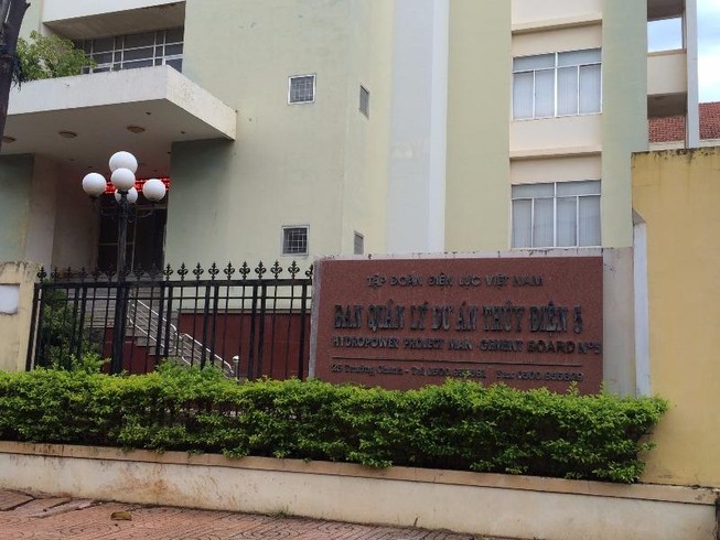 Để thất thoát tiền bồi thường, 2 cán bộ bị bắt