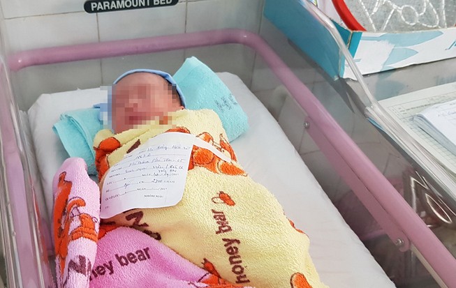 Hy hữu: Sinh con khi đang chờ đèn giao thông
