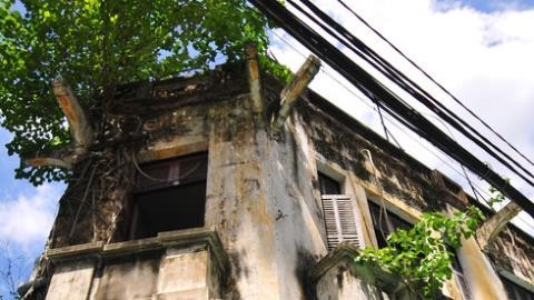 Tháo dỡ biệt thự trên đường Tăng Bạt Hổ