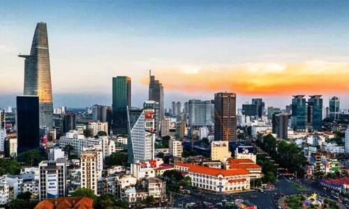 Bất động sản hết thời bấu víu vào “bầu sữa” tín dụng
