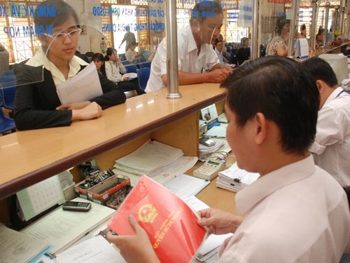 Điện tử hóa thủ tục làm sổ đỏ, dân sẽ đỡ khổ?