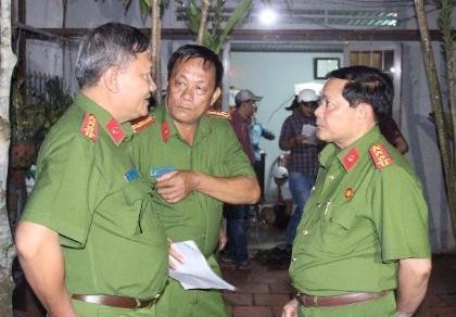 Lãnh đạo công an chỉ đạo phá án tại hiện trường