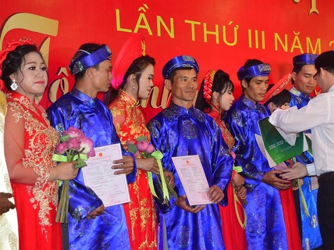 Đám cưới tập thể của 17 cặp đôi ở Sóc Trăng