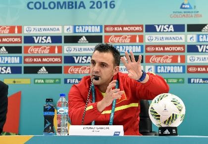 HLV Bruno hạnh phúc với chiến thắng lịch sử của Futsal Việt Nam