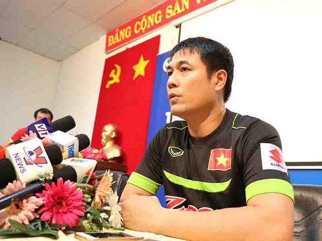 HLV Hữu Thắng chờ học trò hồi phục chấn thương
