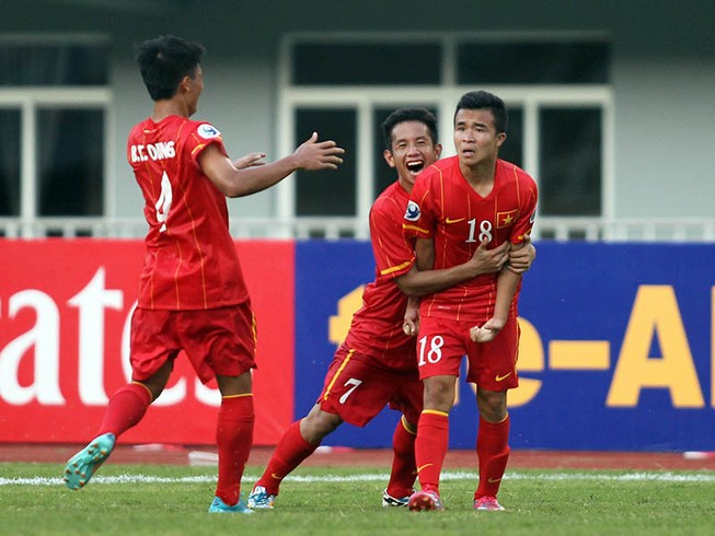Hoàng Thanh Tùng lập siêu phẩm cho U-22 Việt Nam