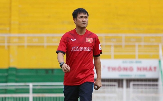 HLV Hữu Thắng loại 5 cầu thủ trước khi dự AFF Cup
