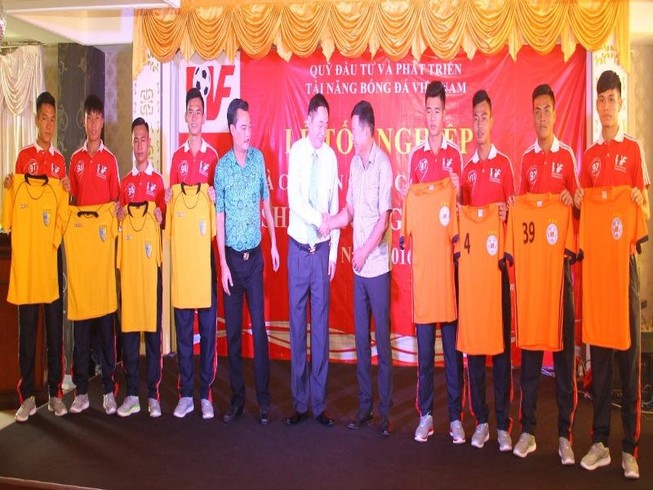 PVF bàn giao cầu thủ cho các CLB V-League