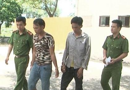 CSGT truy bắt hai kẻ trộm chó dùng dao bầu đâm chết chủ nhà
