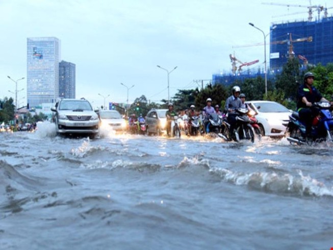 Hà Nội đón gió mùa, TP.HCM tiếp tục mưa lớn