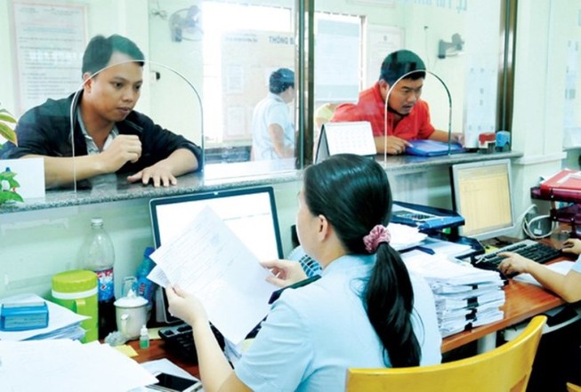 Đề nghị giảm một loạt phí, có loại giảm trên 80%