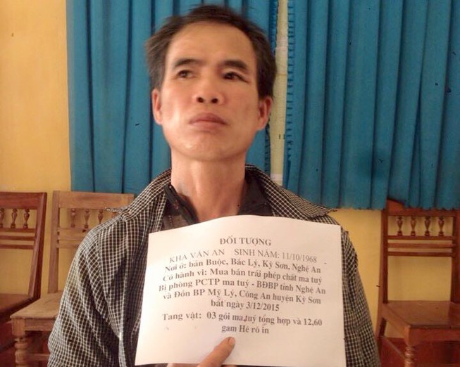 Bị bắt, kẻ buôn ma túy dùng dao nhọn chống trả hòng thoát thân