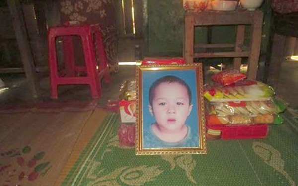 Thương tâm bé trai bốn tuổi bị nước cuốn chết trên sông Lam