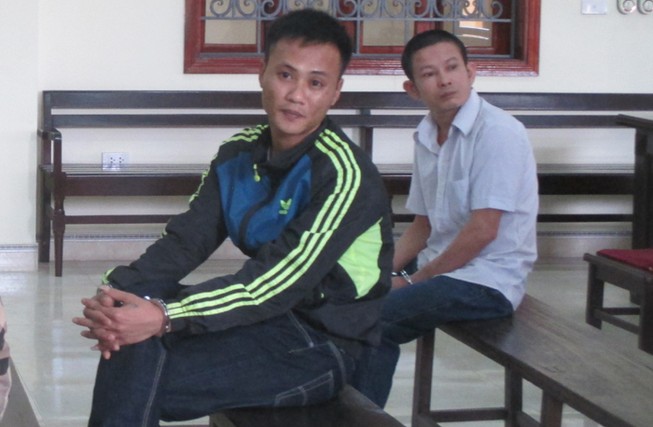Nghi ngờ bị bỏ bùa yêu, đâm chết bạn gái