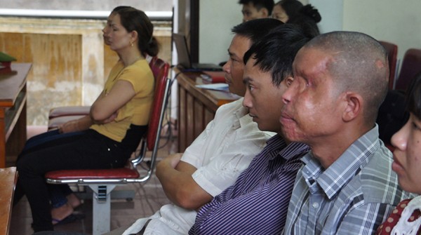Giảm án cho bị cáo gài mìn trong thùng loa gửi trên xe khách