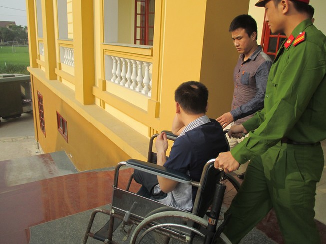 Cụt hai chân vẫn đâm chết người, lĩnh 12 năm tù