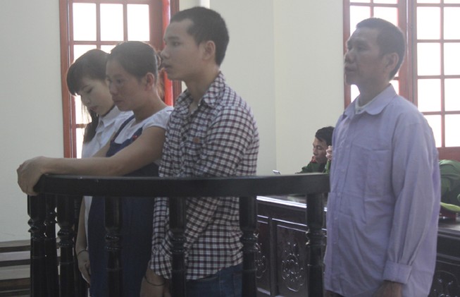 Chú bán cháu gái qua Trung Quốc lấy 100 triệu đồng
