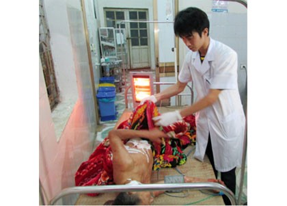 Tấn công làm vợ chết, chồng bị thương để cướp đôi bông tai