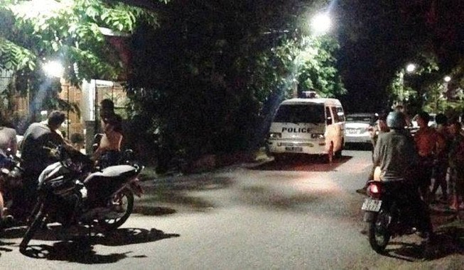 Bắt nghi can chém chết người đàn ông đứng nói chuyện với vợ mình